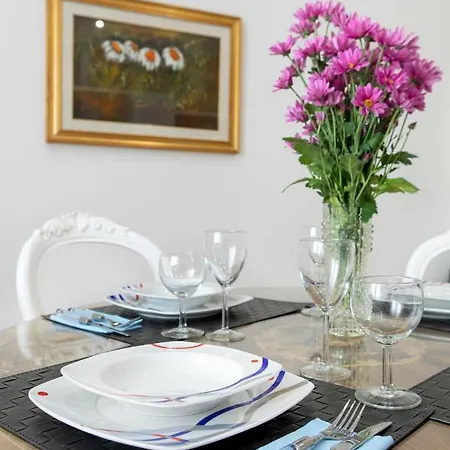 Ur-nest Cairoli Apartman *