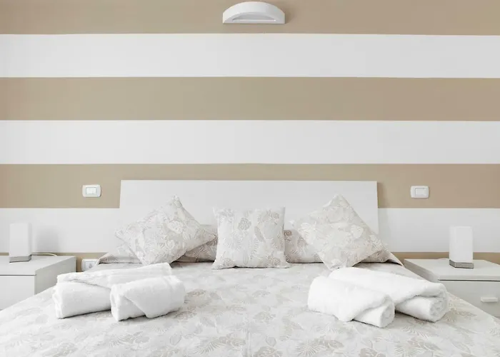 Ur-nest Cairoli * بولونيا