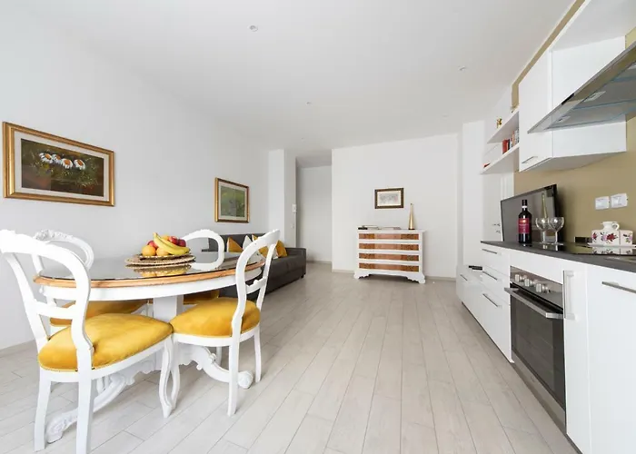 Ur-nest Cairoli بولونيا