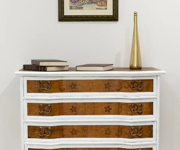 Ur-nest Cairoli Apartman