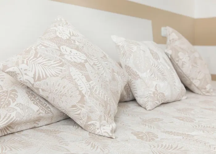 Ur-nest Cairoli شقة *